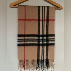 100% wool scarf, soft, plaid.  New‎ without tag!  Great gift!